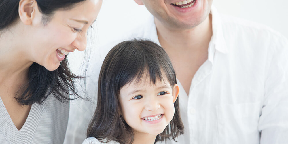 画像:笑顔の家族